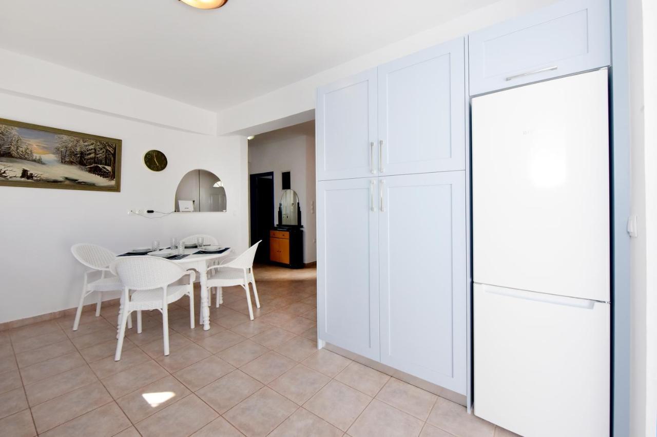 Villa Irilena - 4Bdr Beach House เกนนาดี ภายนอก รูปภาพ