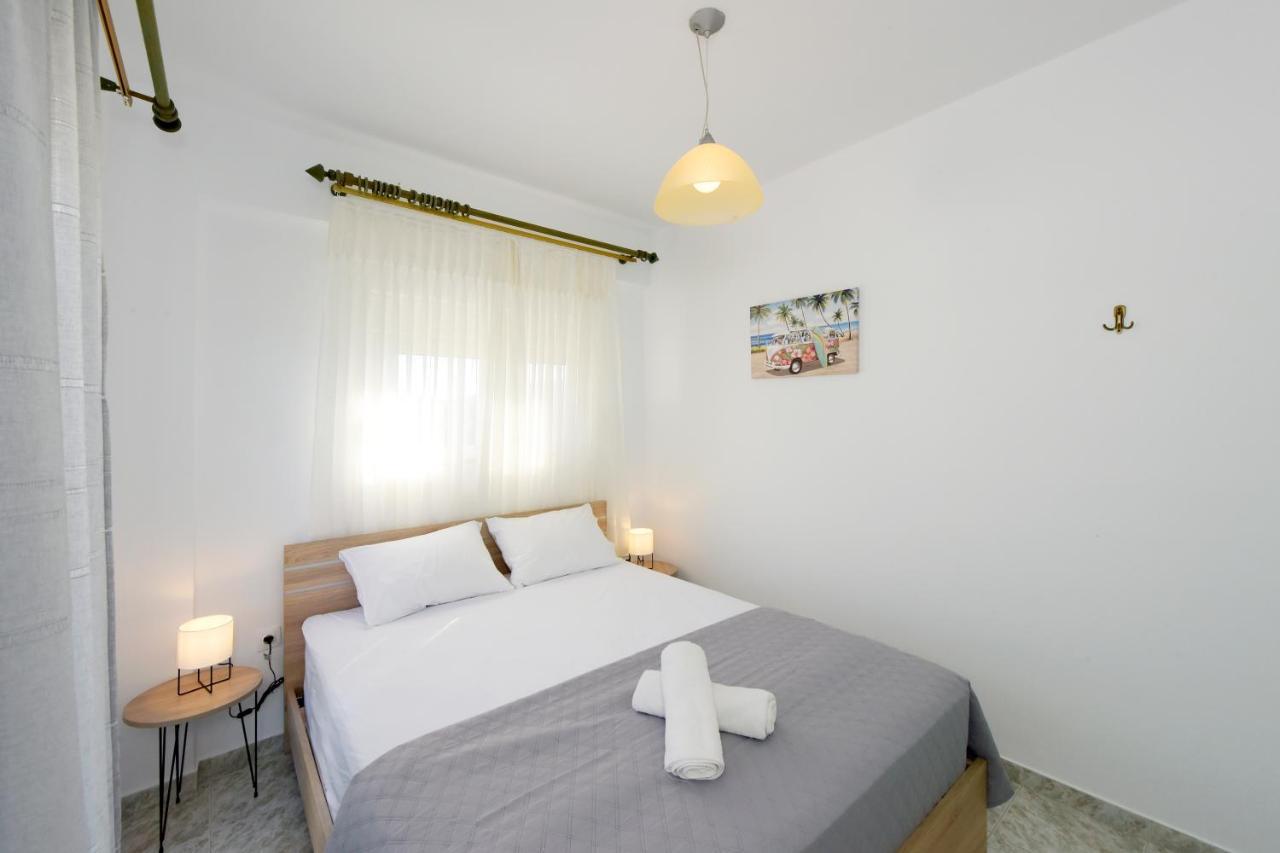 Villa Irilena - 4Bdr Beach House เกนนาดี ภายนอก รูปภาพ