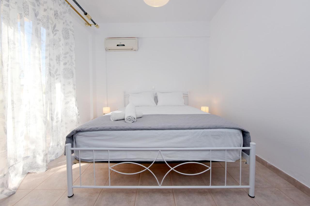 Villa Irilena - 4Bdr Beach House เกนนาดี ภายนอก รูปภาพ
