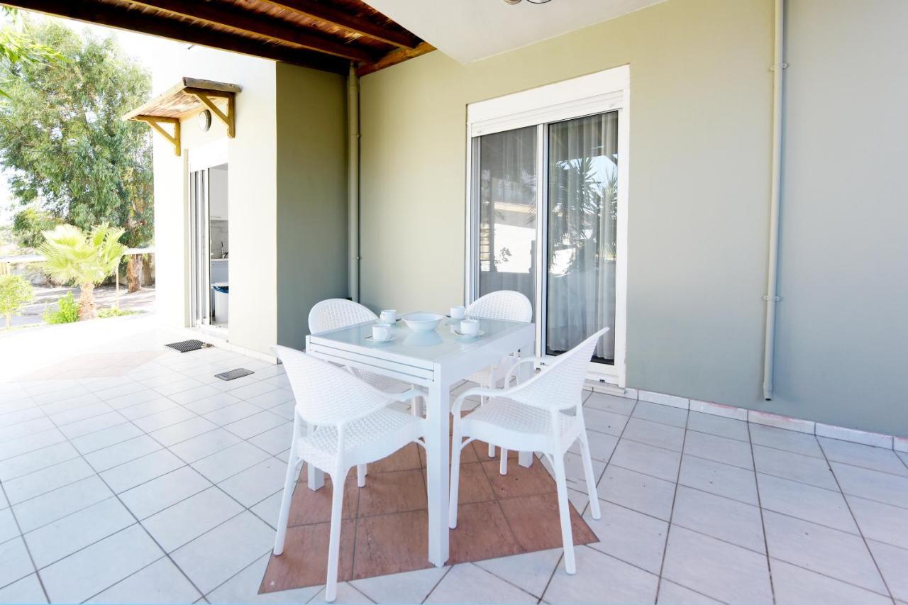 Villa Irilena - 4Bdr Beach House เกนนาดี ภายนอก รูปภาพ