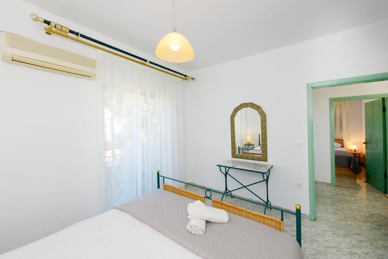 Villa Irilena - 4Bdr Beach House เกนนาดี ภายนอก รูปภาพ