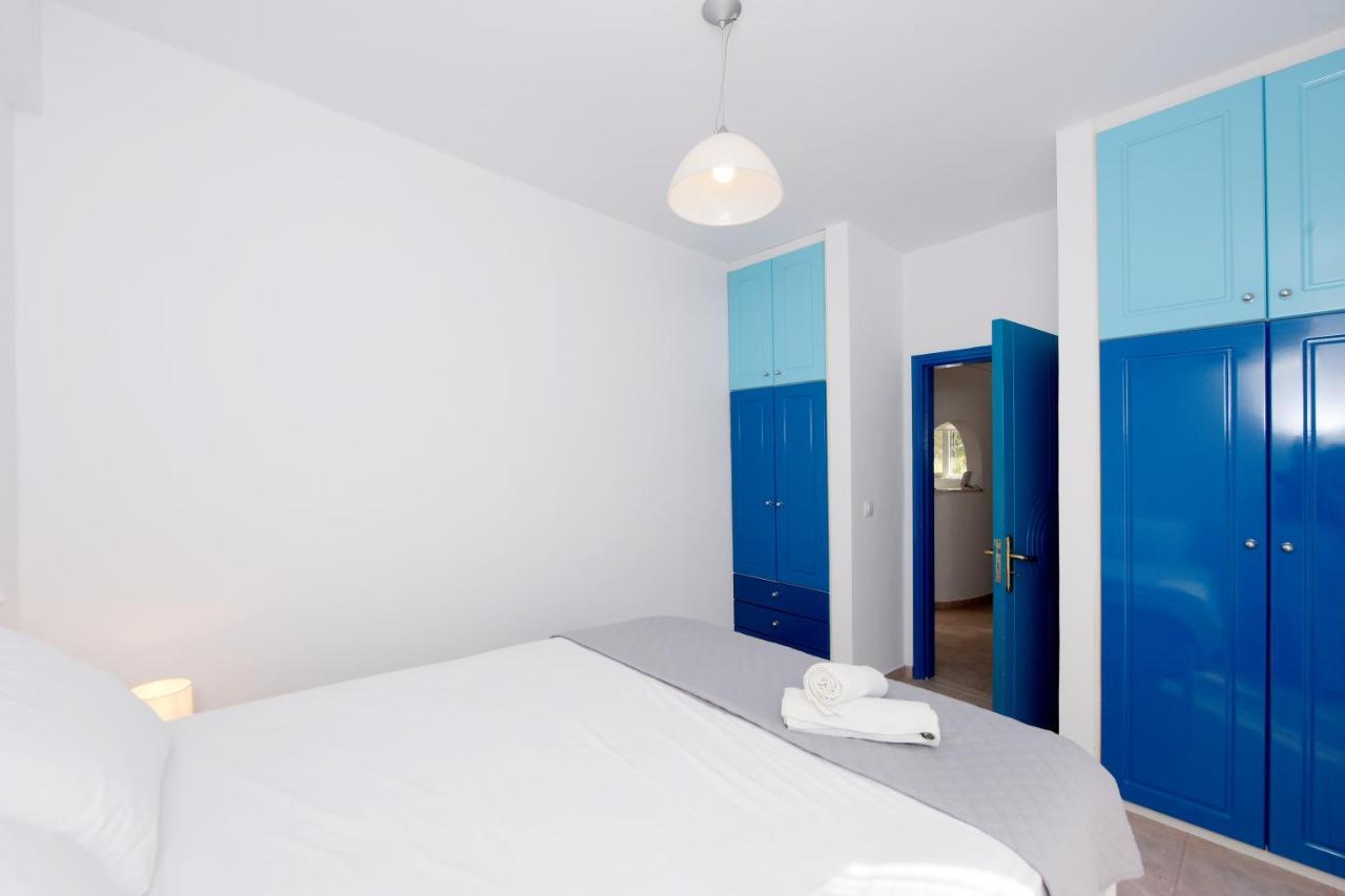 Villa Irilena - 4Bdr Beach House เกนนาดี ภายนอก รูปภาพ